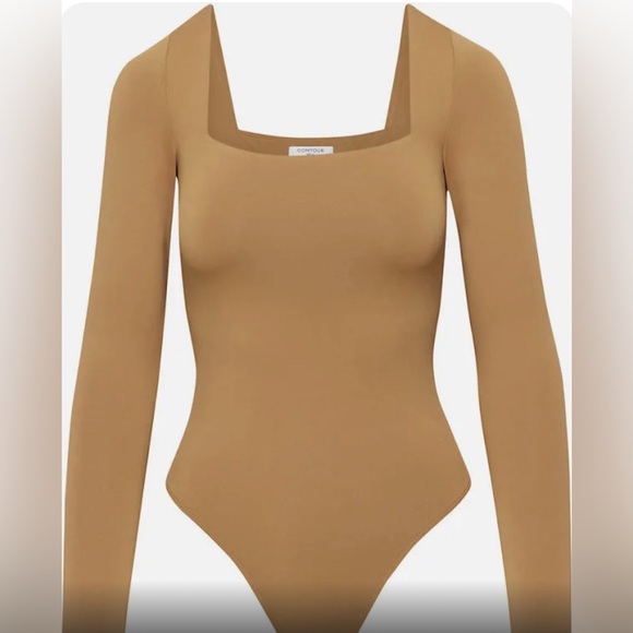 Babaton Tops - NWT Aritzia Babaton Contour Bodysuit in Classic Tan